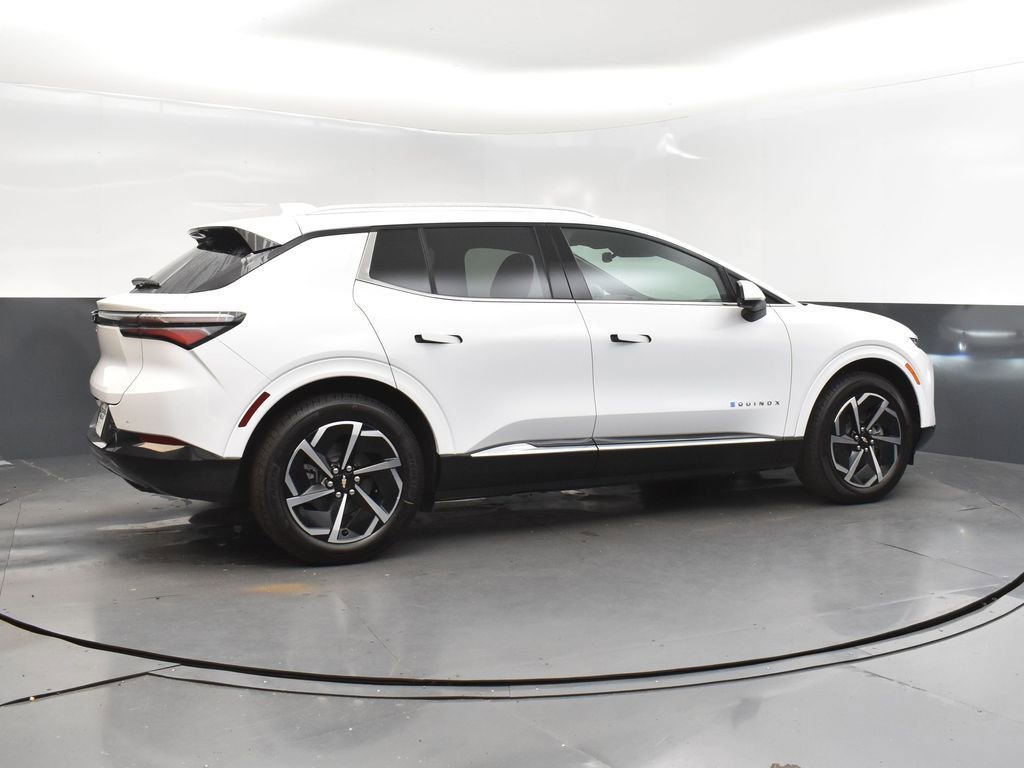 New 2025 Summit White Chevrolet LT image 8