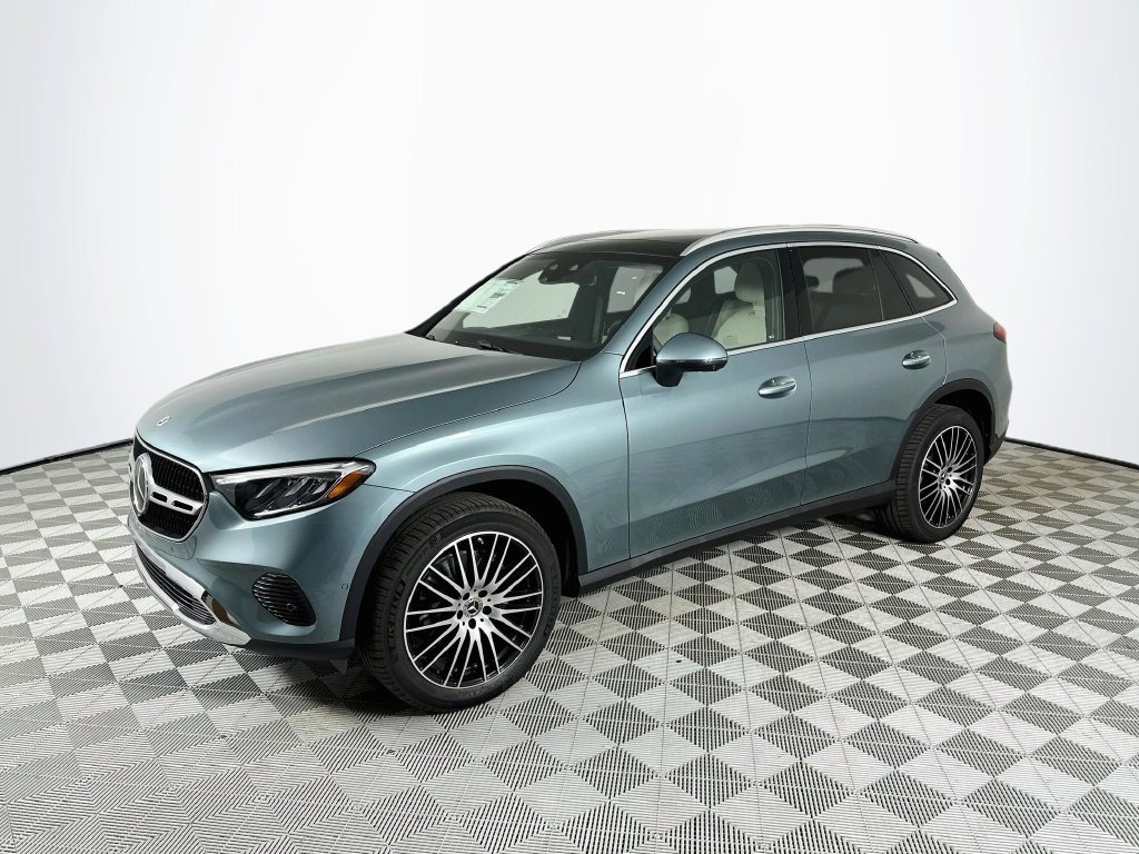 New 2027 Silver Mercedes-Benz GLC 300 image 3