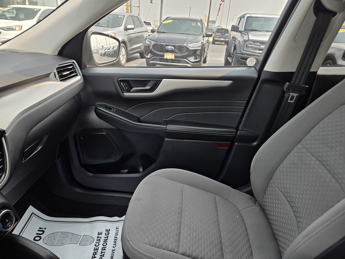 Used 2022  Ford SE image 14
