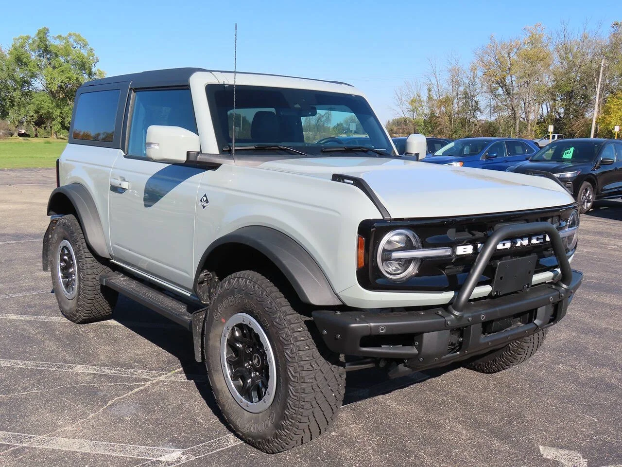 Used 2023 Cactus Gray Ford Outer Banks Advanced 4x4 2dr SUV image 3
