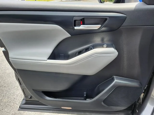 Used 2022 Gray Toyota XLE image 39
