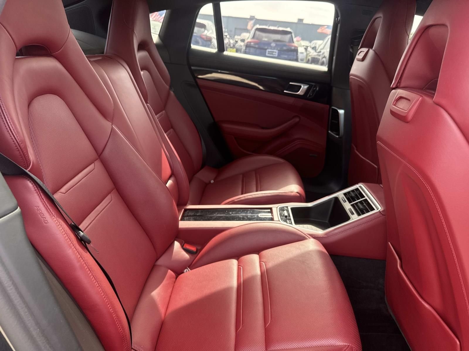 Used 2018  Porsche 4S image 9
