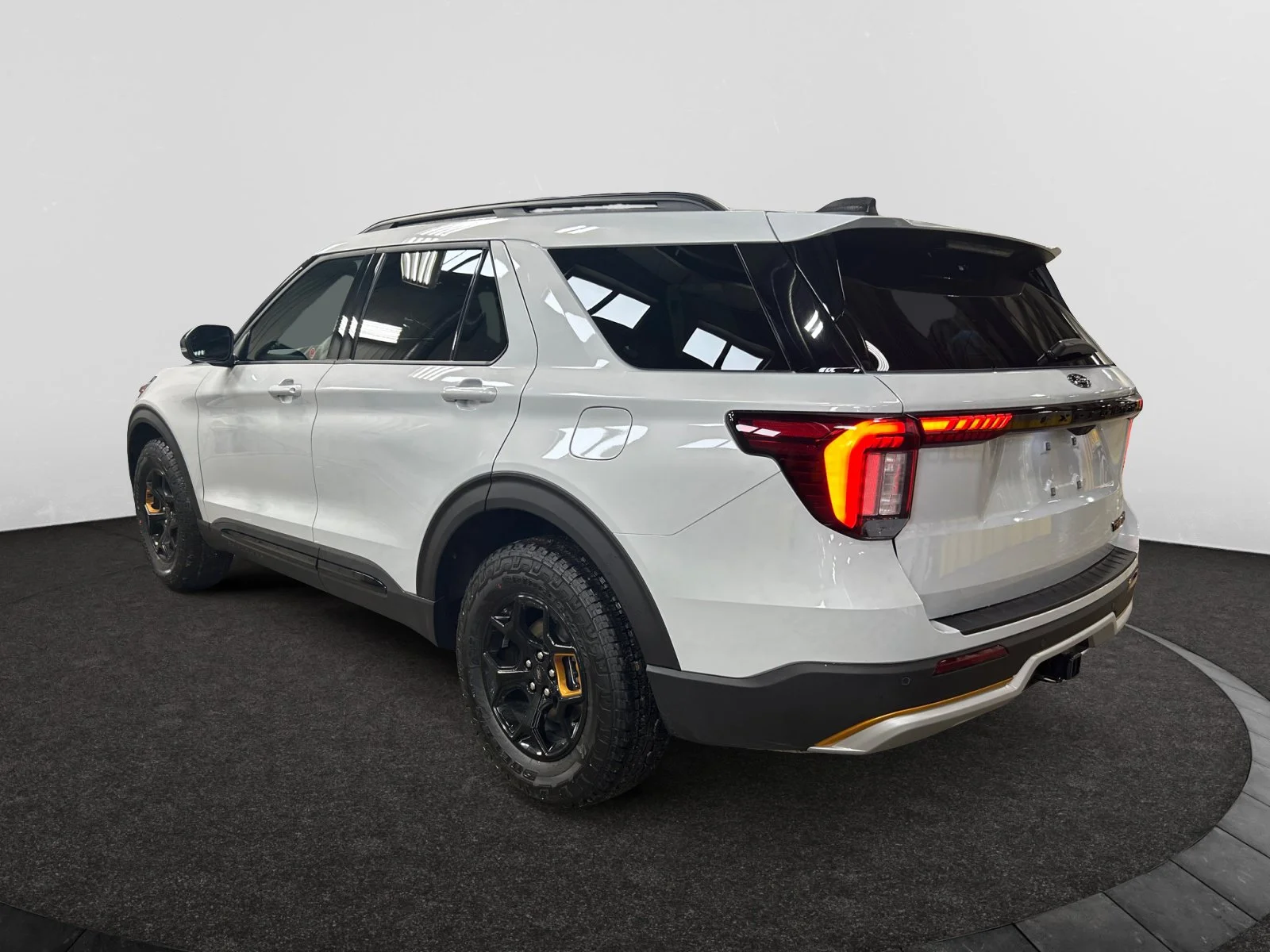 New 2026 Space White Metallic Ford Tremor image 3