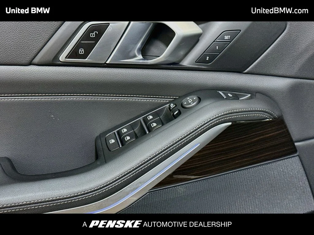 Used 2021 Black Sapphire Metallic BMW xDrive40i image 10