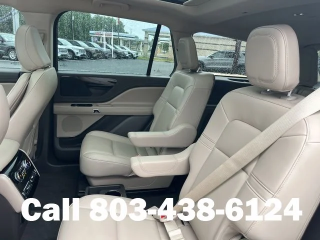 Used 2023 White Lincoln Standard image 11