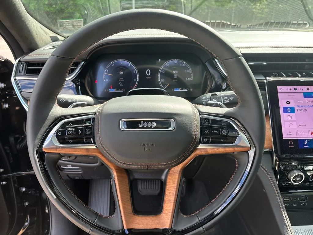 Used 2025 Black Jeep Summit Reserve image 22