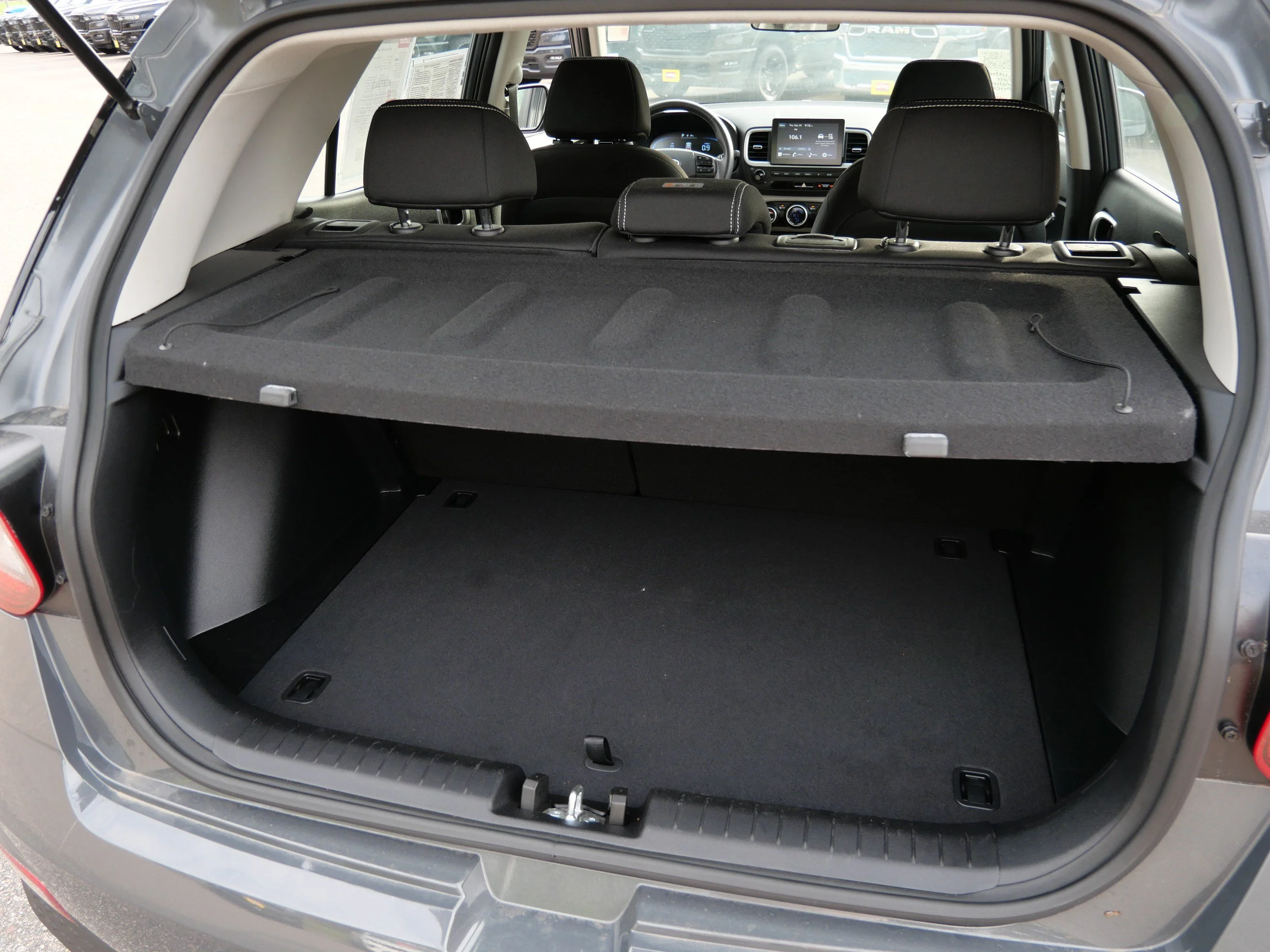 2025 Hyundai Venue SEL - Photo 18
