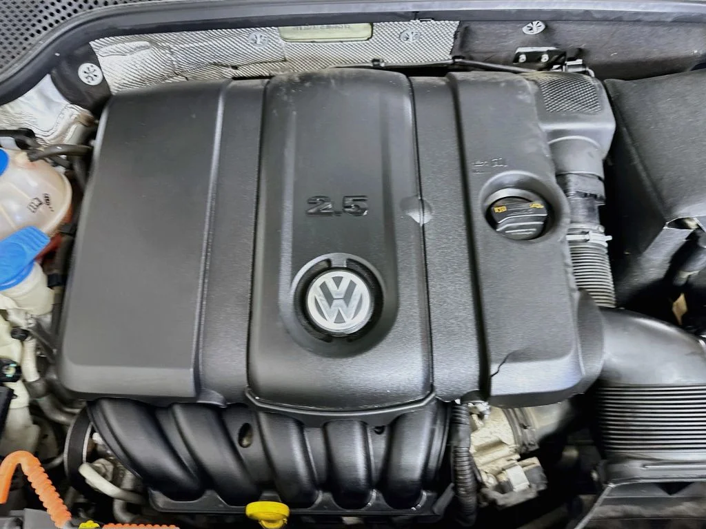 Used 2014 Silver Volkswagen 2.5L image 35