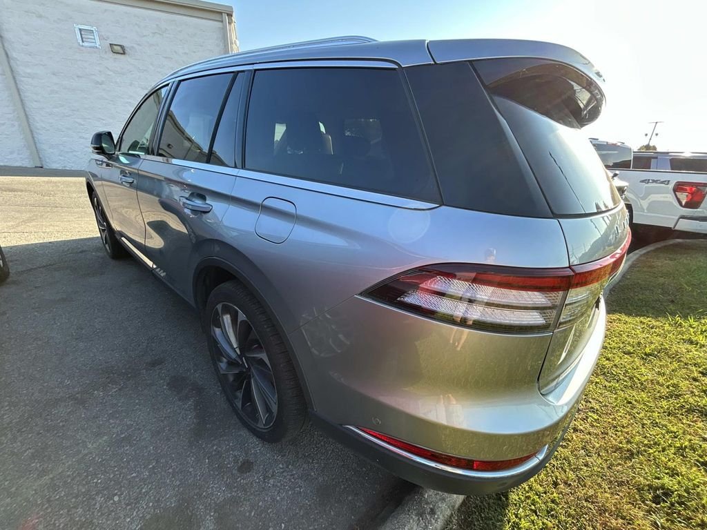 Used 2020 Radiance Metallic Lincoln Reserve image 4