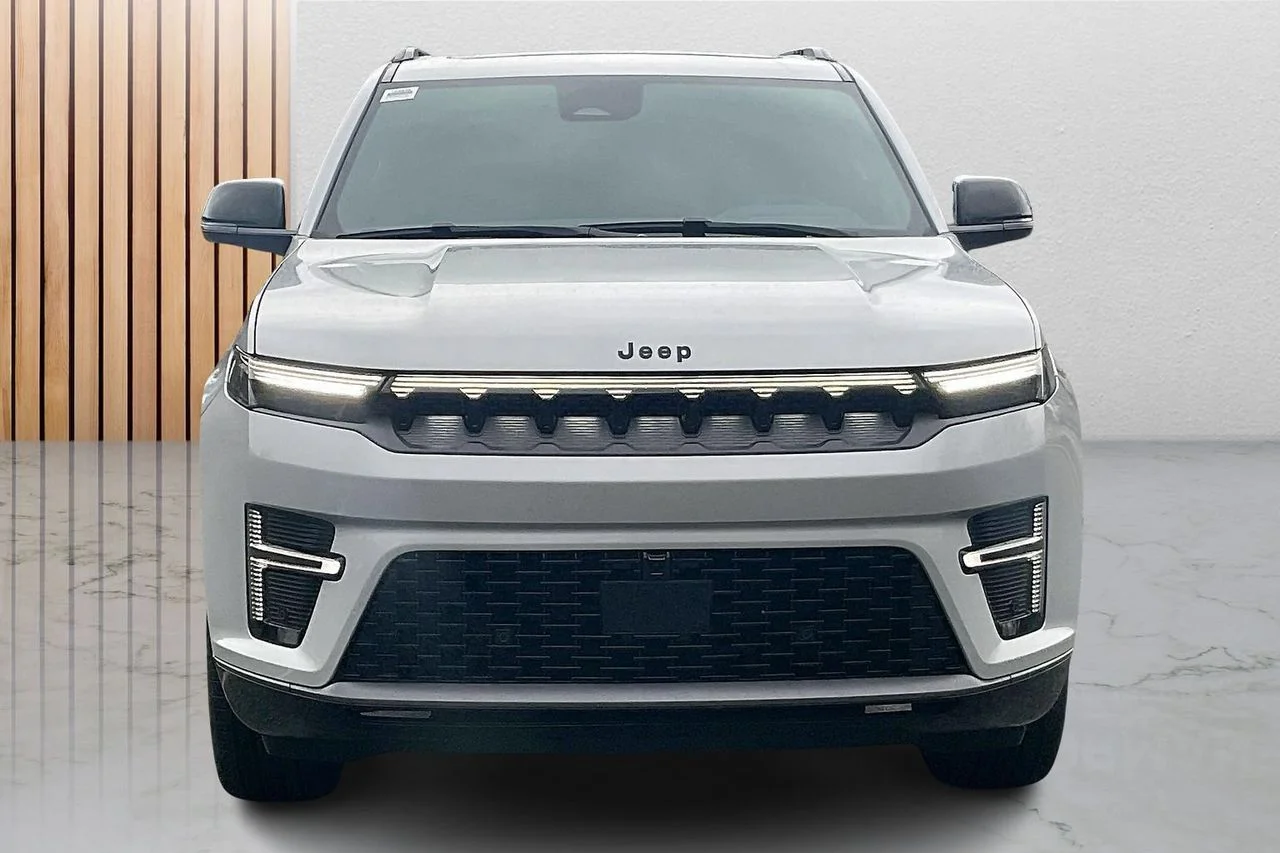 New 2026 Silver Zynith Jeep Limited Reserve image 3
