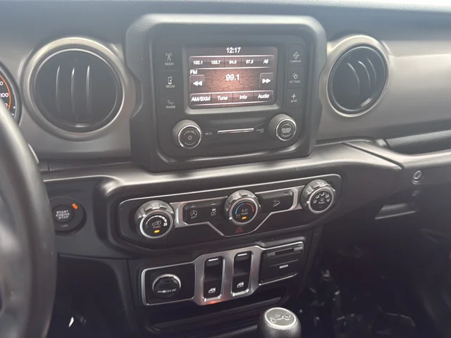 Used 2020 Silver Jeep Sport S image 20