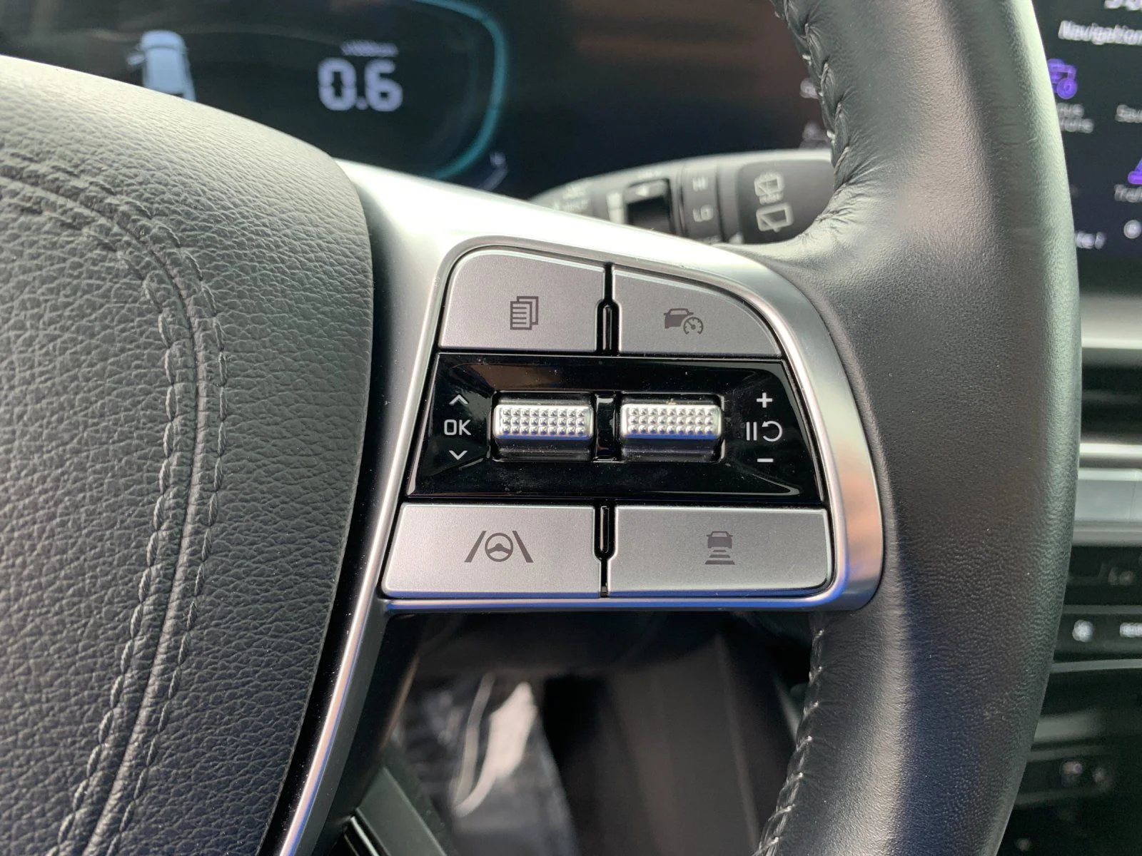 Used 2025 Silver Kia S image 30