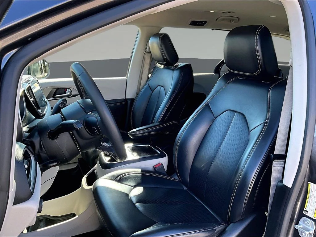 2023 Chrysler Pacifica Touring L - Photo 24