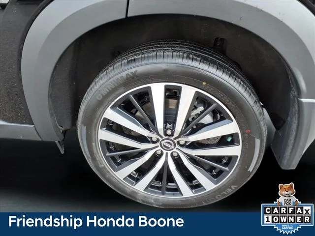 Used 2025 Black Nissan Platinum image 17