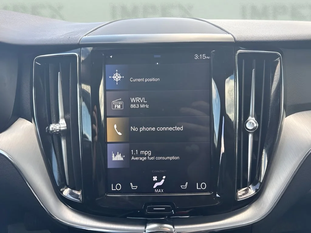 Used 2019  Volvo Momentum image 20