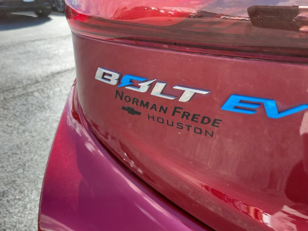 Certified Used 2017 Includes (TUS) Black grille. Chevrolet Premier image 30
