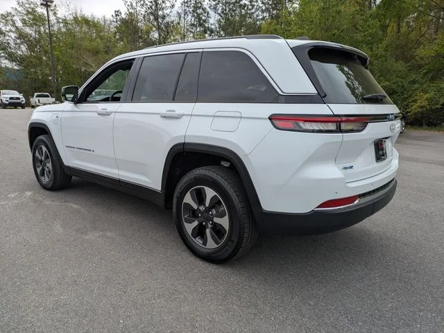 Used 2022 White Jeep 4xe image 6