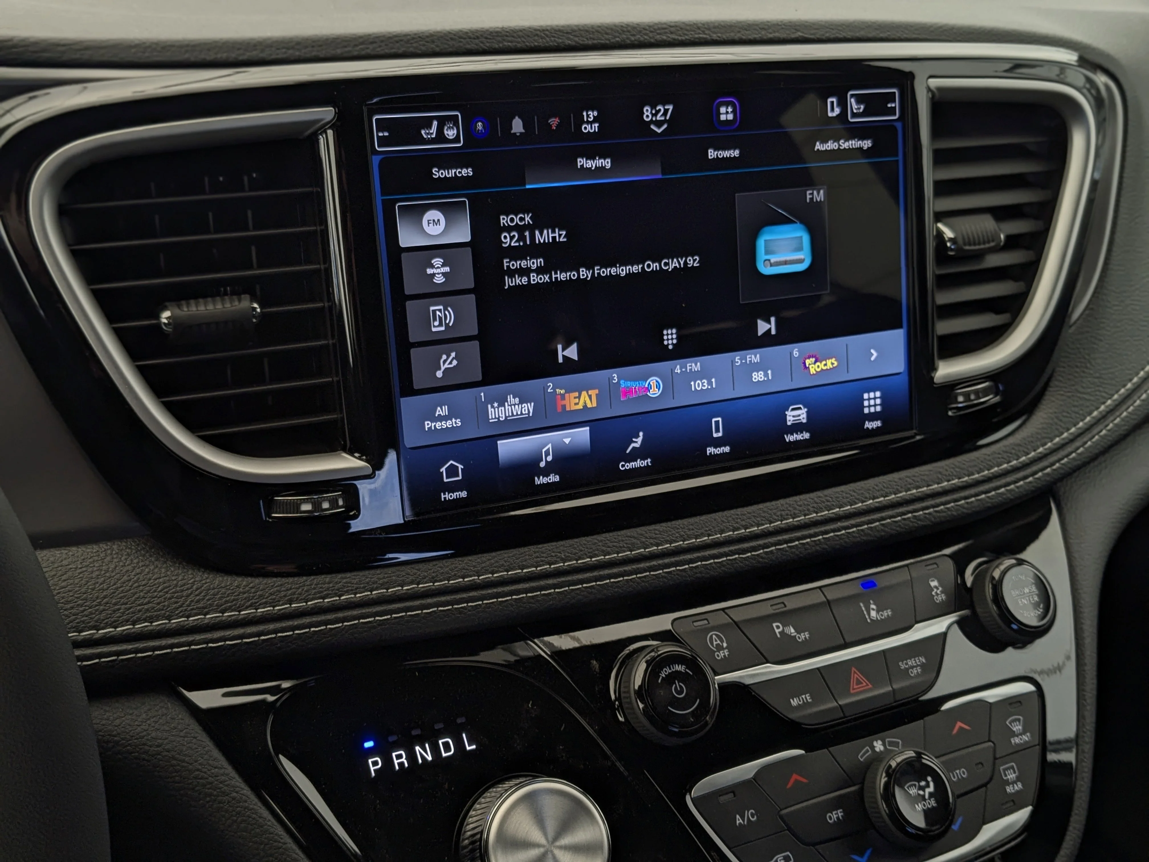 New 2026 Black Chrysler Select - - 360 Camera - FAV Edition - Power Liftgate - Remote Start & tons more! image 21