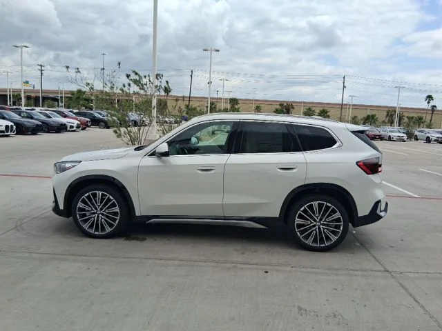 New 2026 Mineral White Metallic BMW xDrive28i image 3