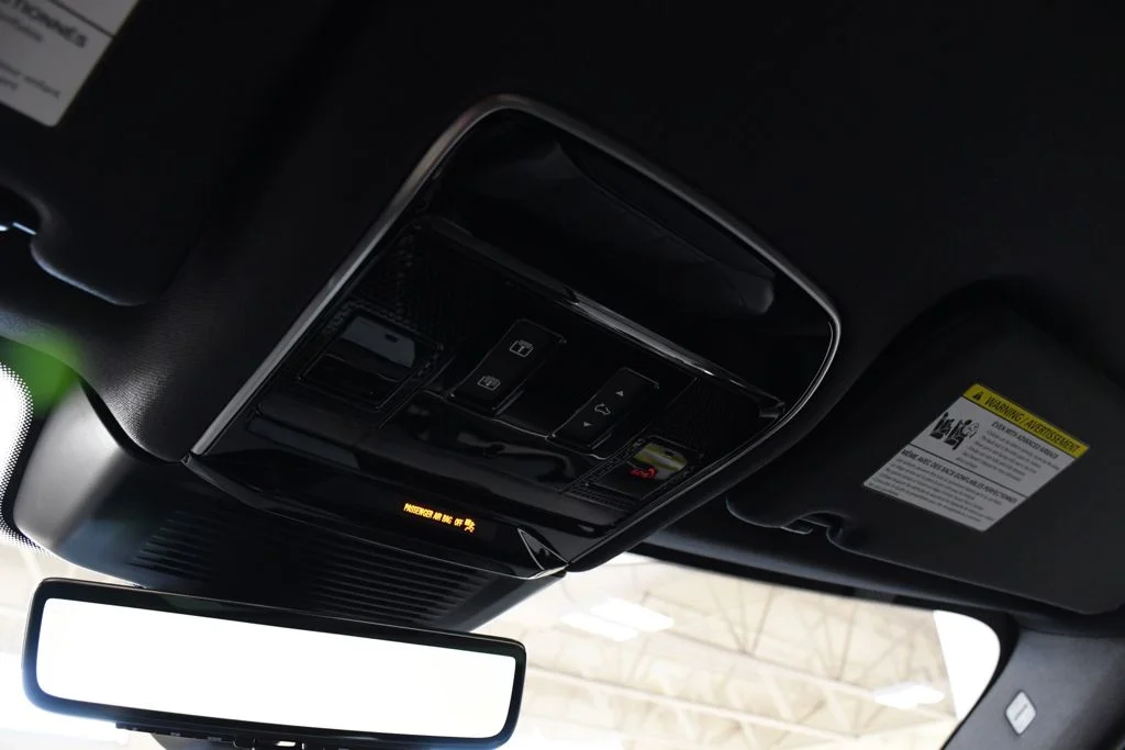 New 2026 Carpathian Gry Land Rover Dynamic SE image 32