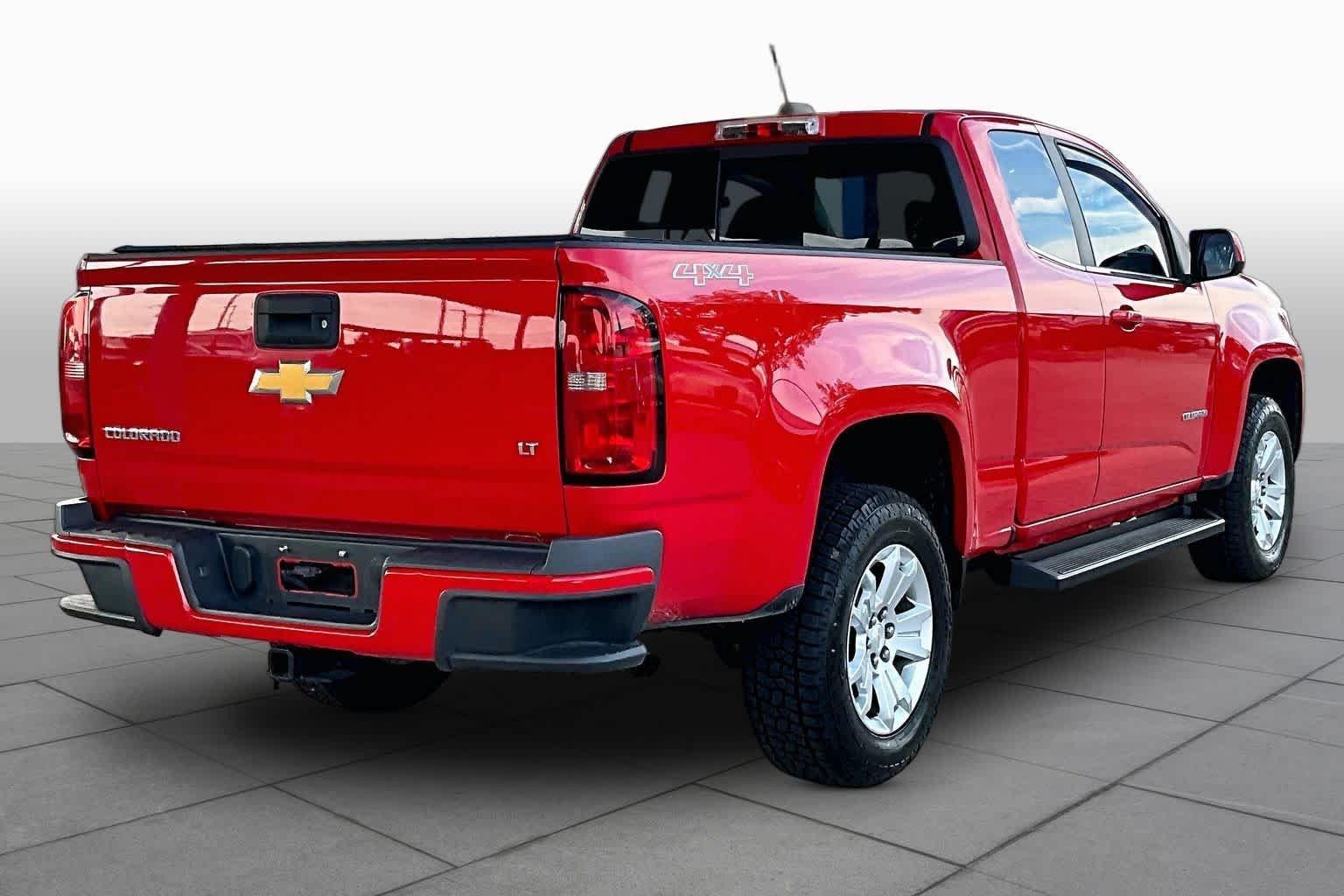 Used 2018 Red Hot Chevrolet 4WD LT image 13