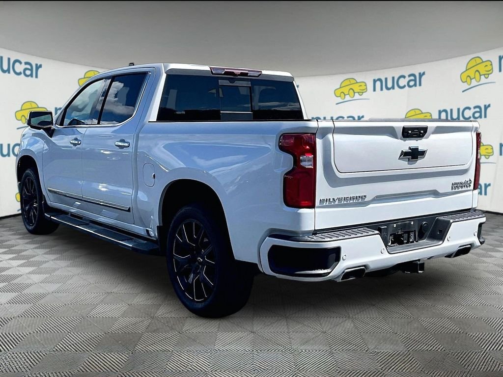 Used 2022 Beige Chevrolet High Country image 4