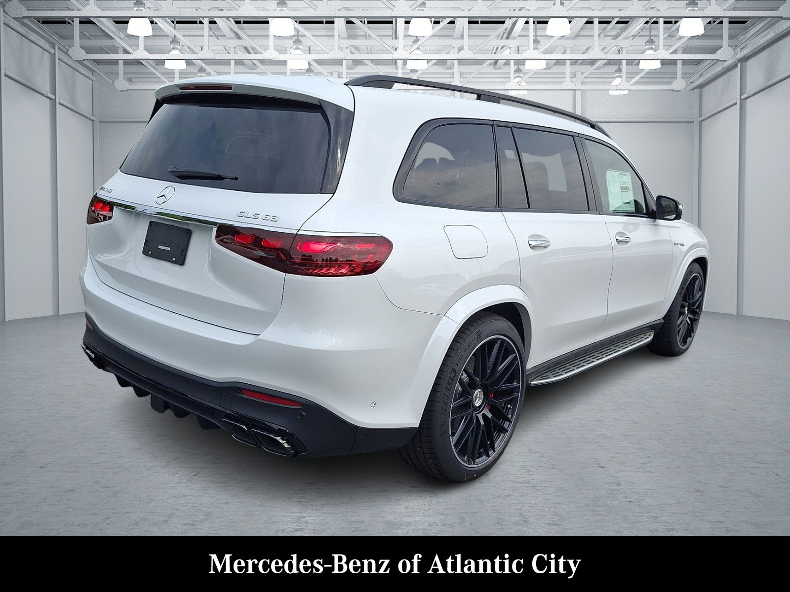 New 2026 MANUFAKTUR Moonlight White Metallic Mercedes-Benz AMG® GLS 63 4MATIC+ SUV image 4