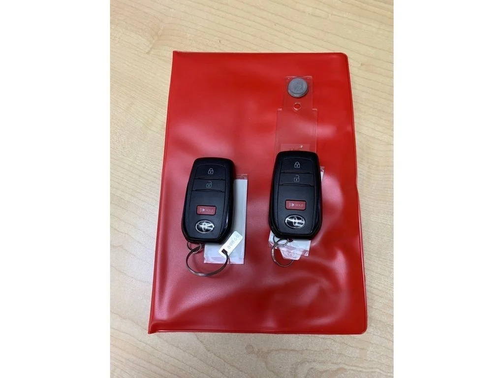 Used 2025  Toyota SR5 image 32