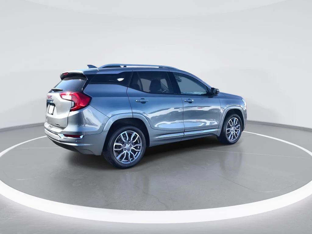 Used 2023 Silver GMC Denali image 8