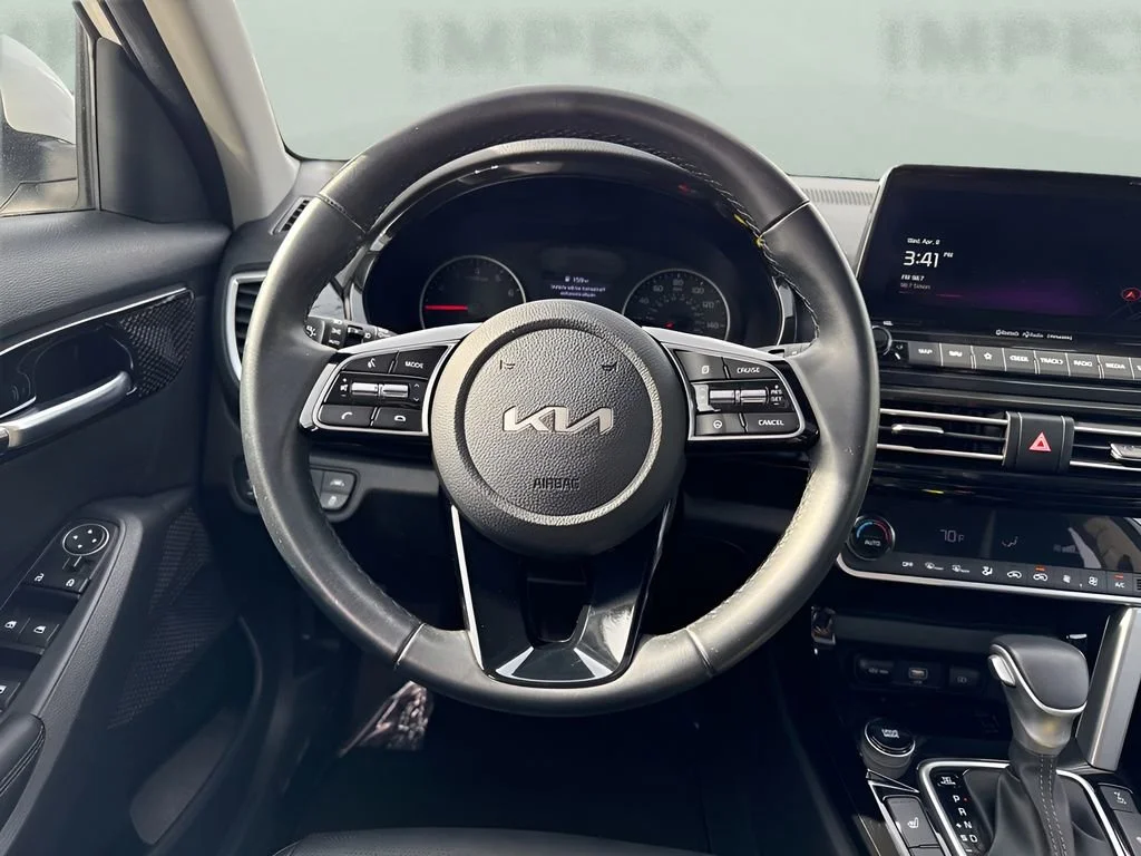 Used 2023  Kia EX image 16