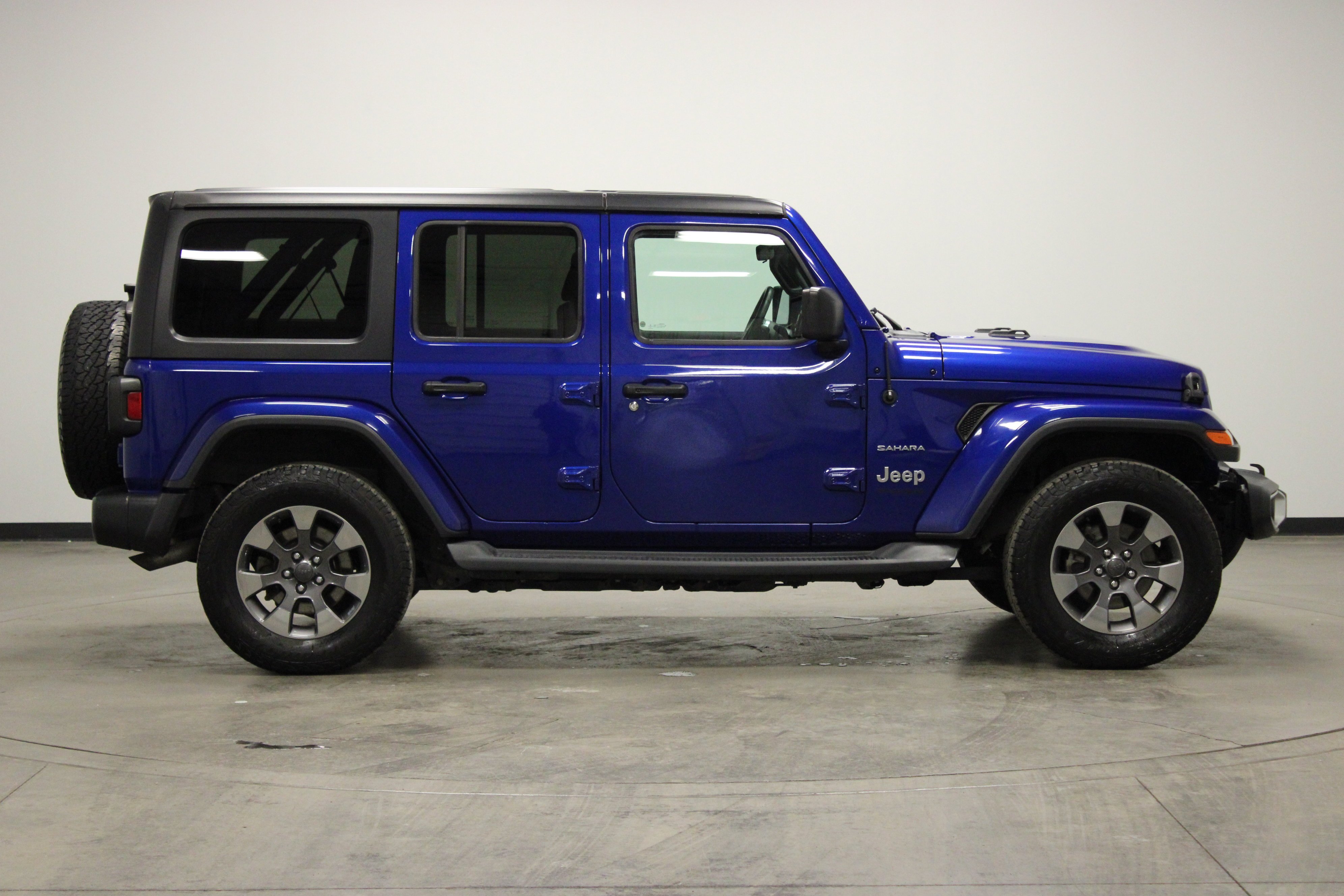 Used 2019 Ocean Blue Metallic Clearcoat Jeep Sahara image 9