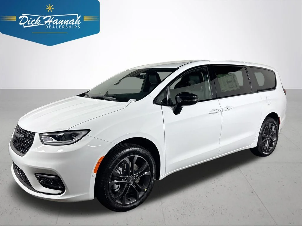 2026 Chrysler Pacifica Select AWD's photo