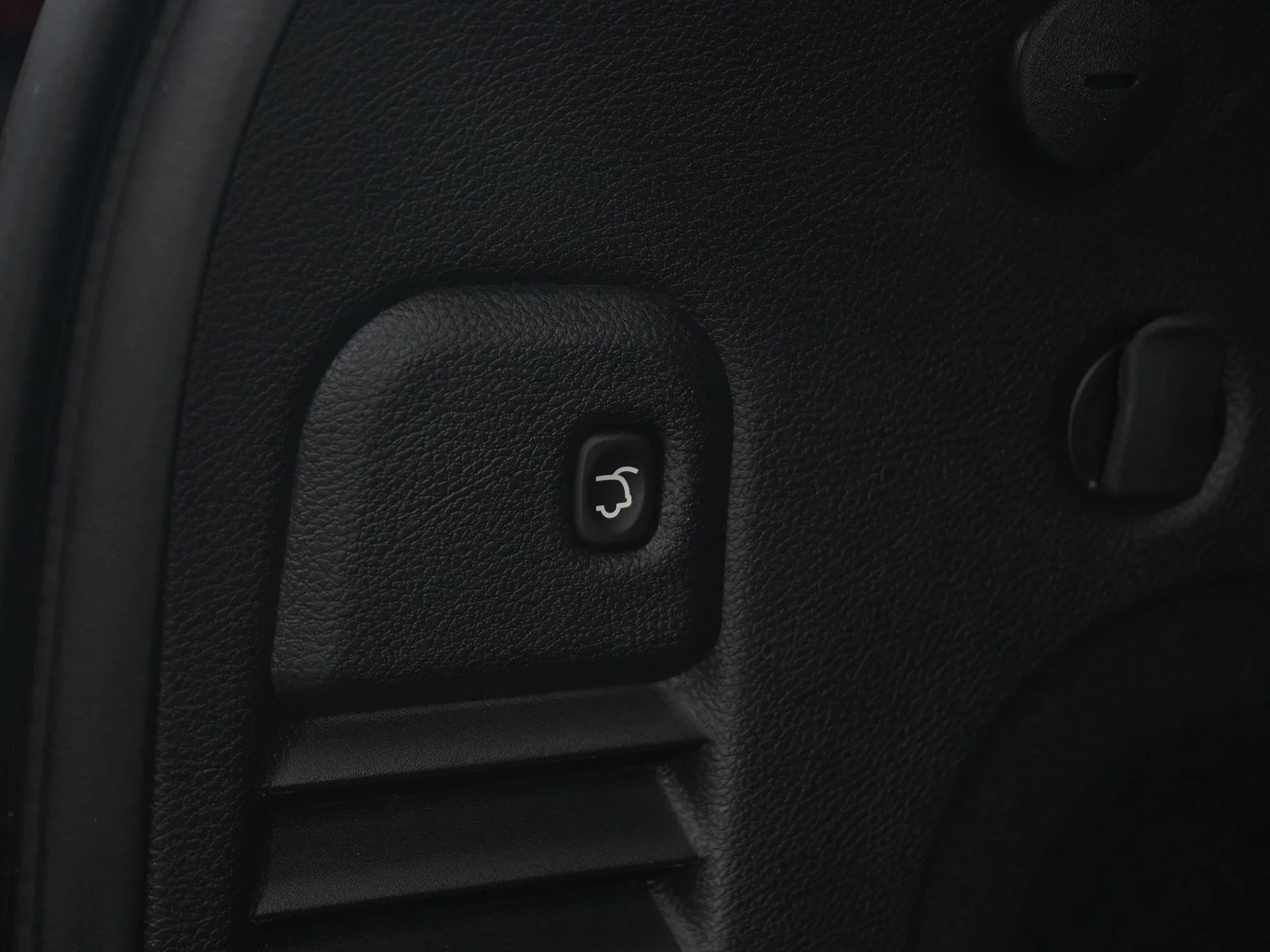Used 2021 Velvet Red Pearlcoat Jeep Limited image 18