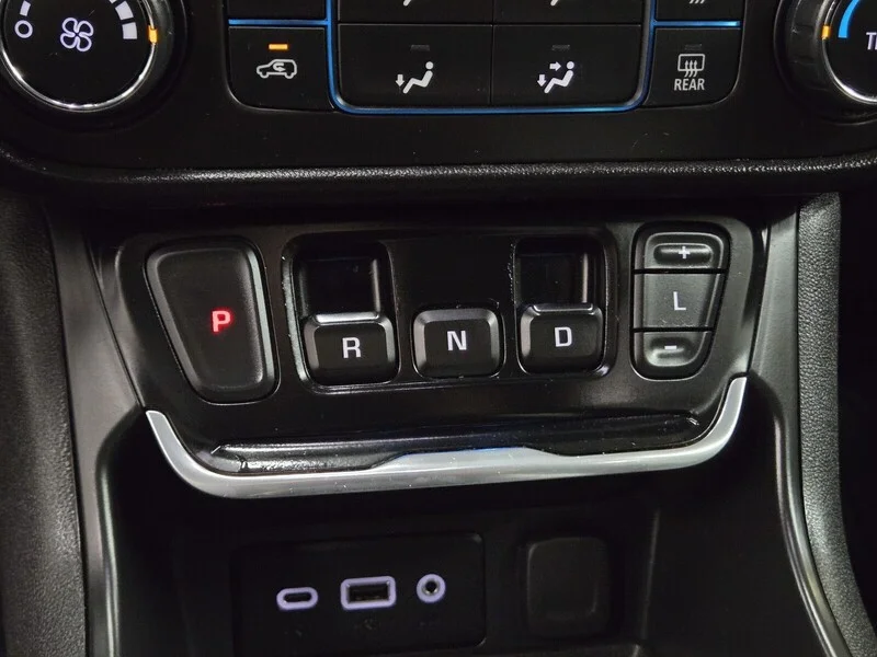 Used 2019 Ebony Twilight Metallic GMC SLE image 19