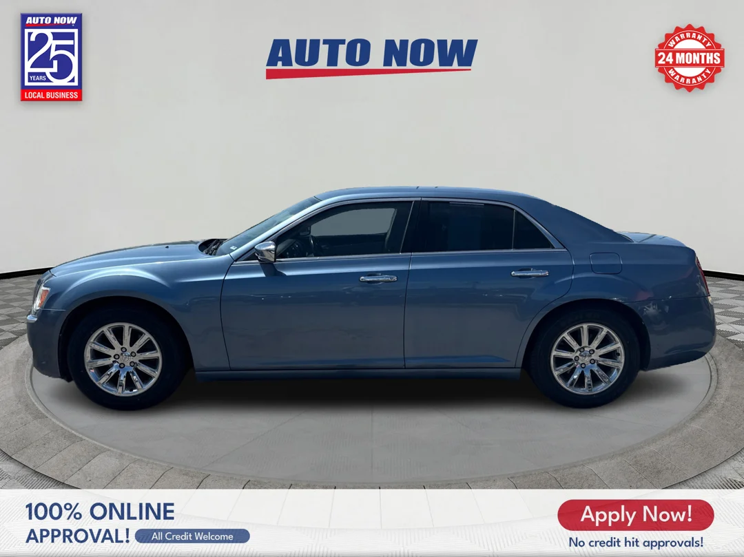 Used 2011 Sapphire Crystal Met Chrysler Limited image 3