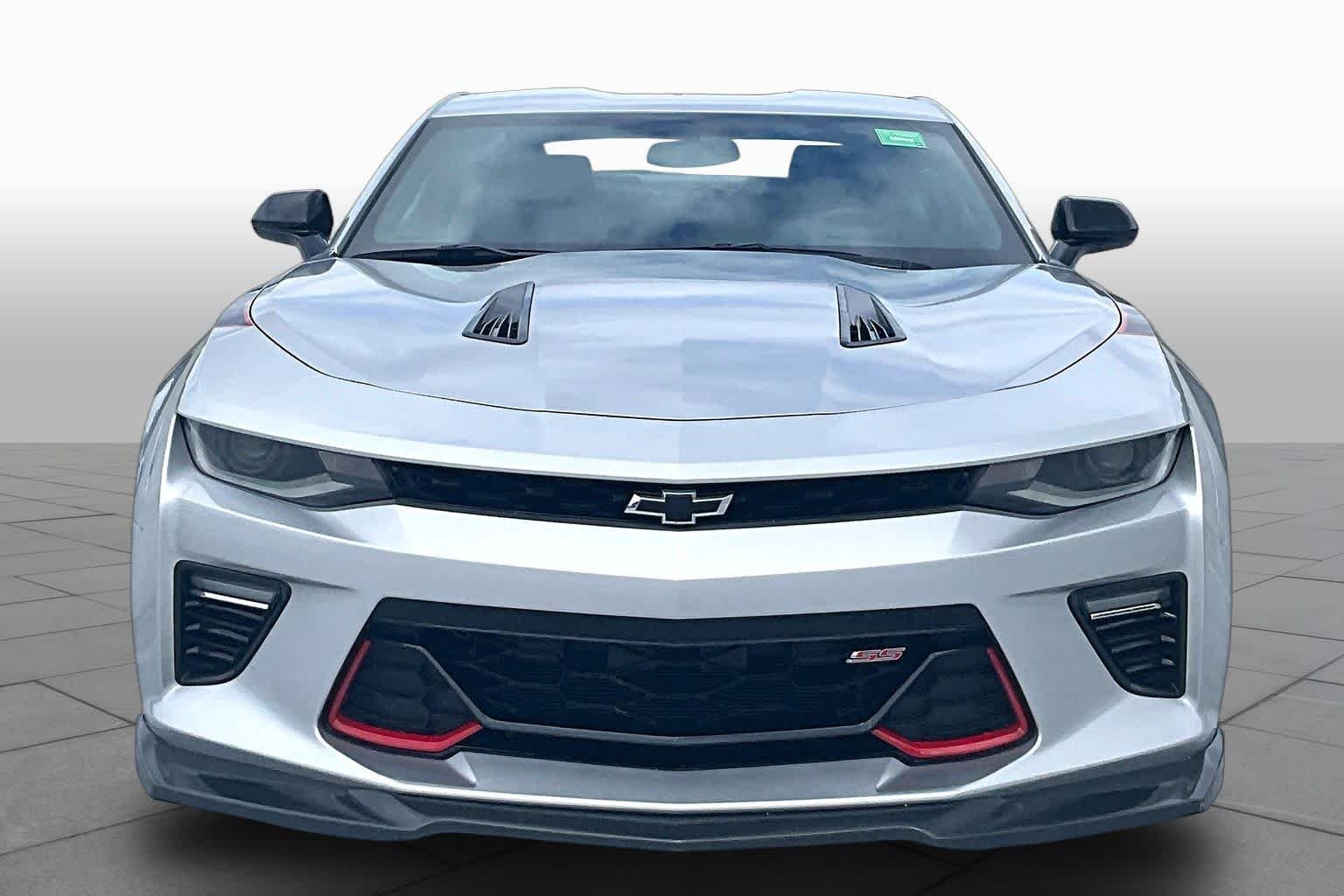 Used 2018 Silver Ice Metallic Chevrolet 2SS image 4
