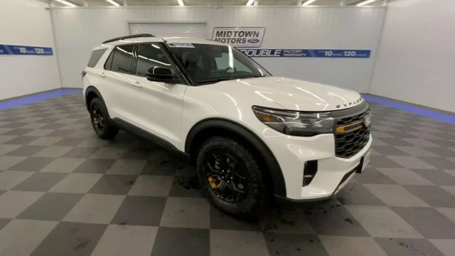 New 2027 Star White Metallic Tri-Coat Ford Tremor® image 2