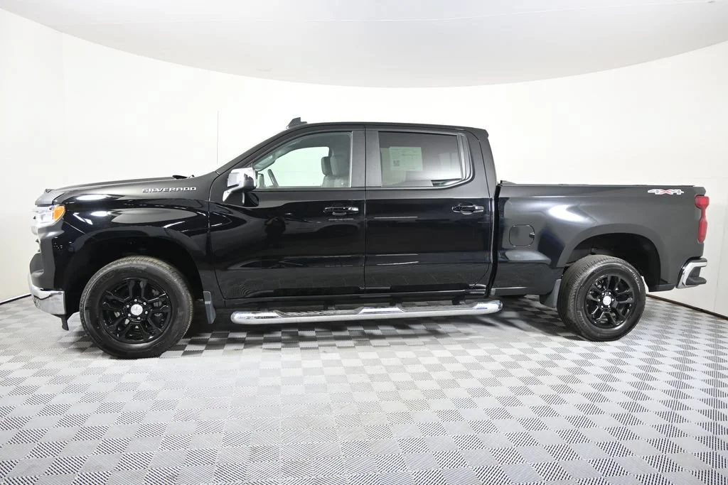 Used 2023 Chevrolet Silverado 1500 LT with VIN 3GCPDDEKXPG239632 for sale in Forest Lake, Minnesota