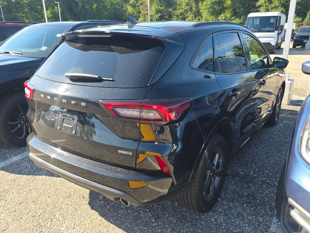 Used 2023 Agate Black Ford ST-Line Select image 3