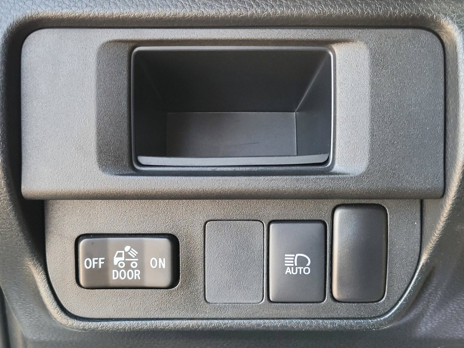 Used 2019 White Toyota  image 26