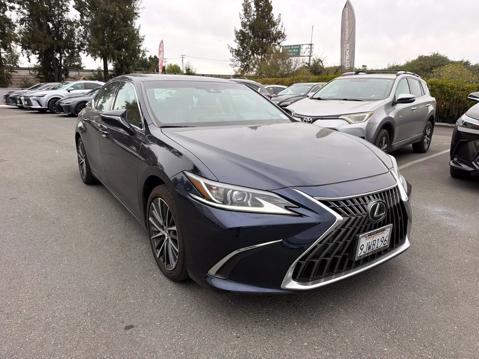 2024 Lexus ES Hybrid