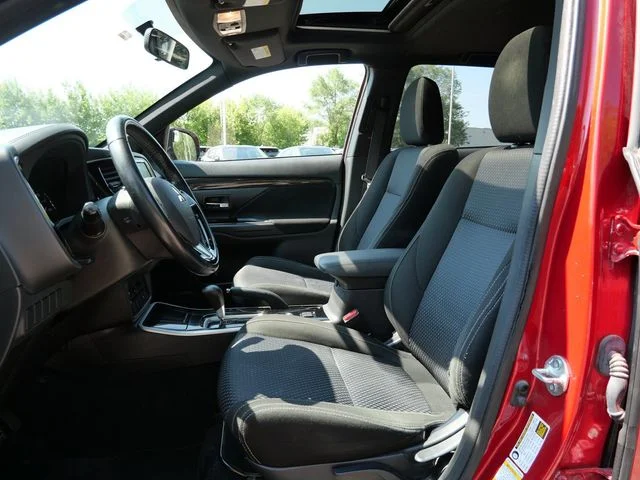 Used 2018 Rally Red Metallic Mitsubishi LE image 14