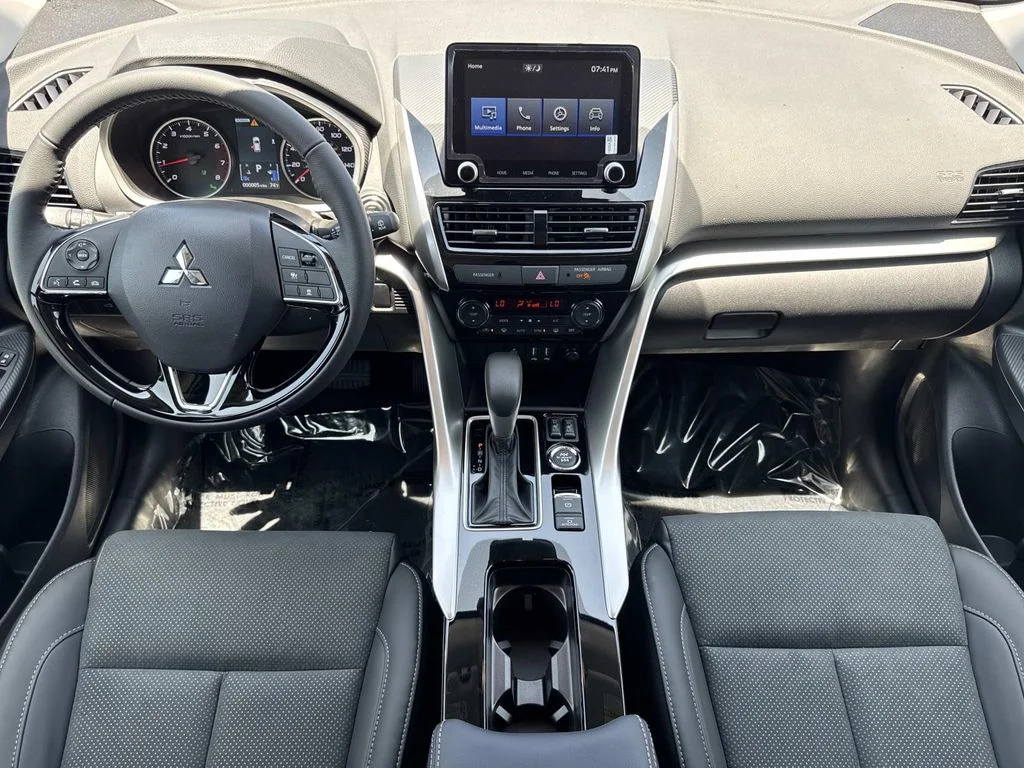 New 2026 White Mitsubishi SE 1.5T S-AWC image 8