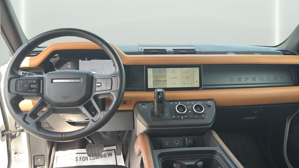Used 2024 Fuji White Land Rover X-Dynamic SE image 19