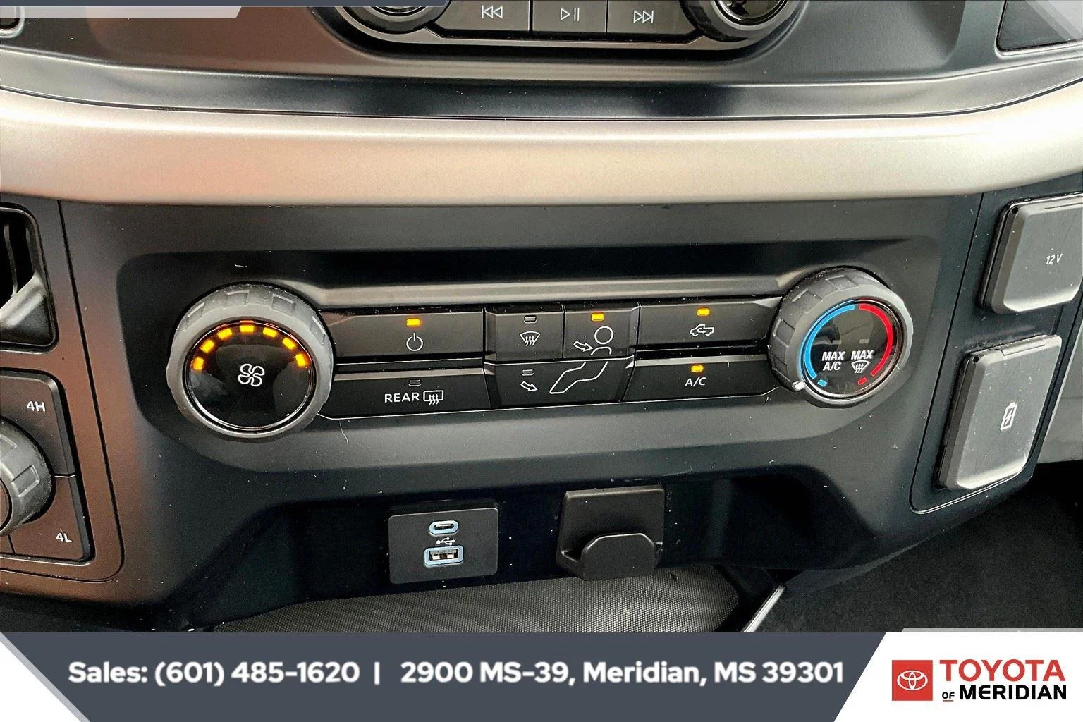 Used 2023 Iconic Silver Ford XLT image 22