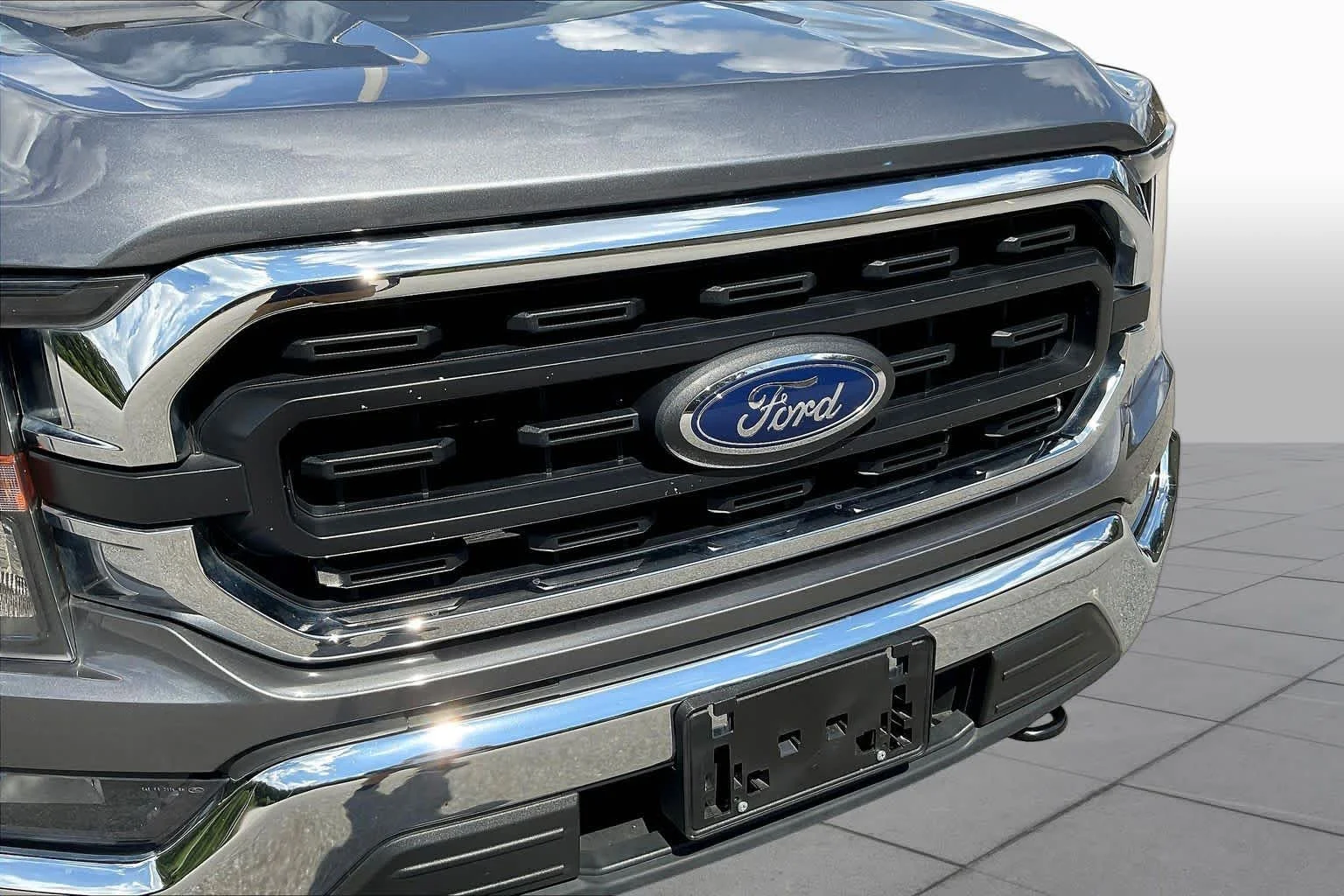 Used 2023 Carbonized Gray Metallic Ford XLT image 29