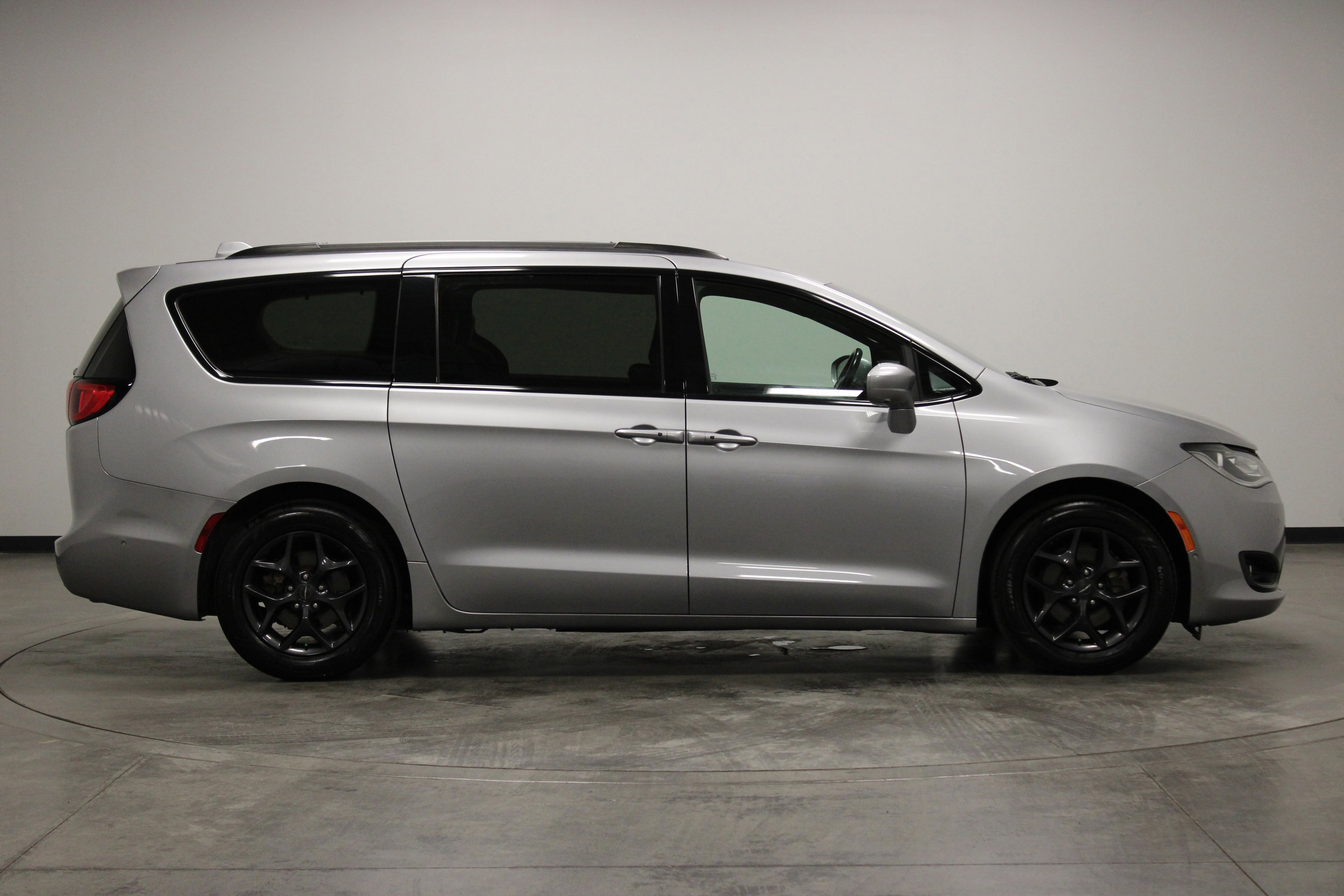 Used 2020 Billet Silver Metallic Clearcoat Chrysler Touring L Plus image 9