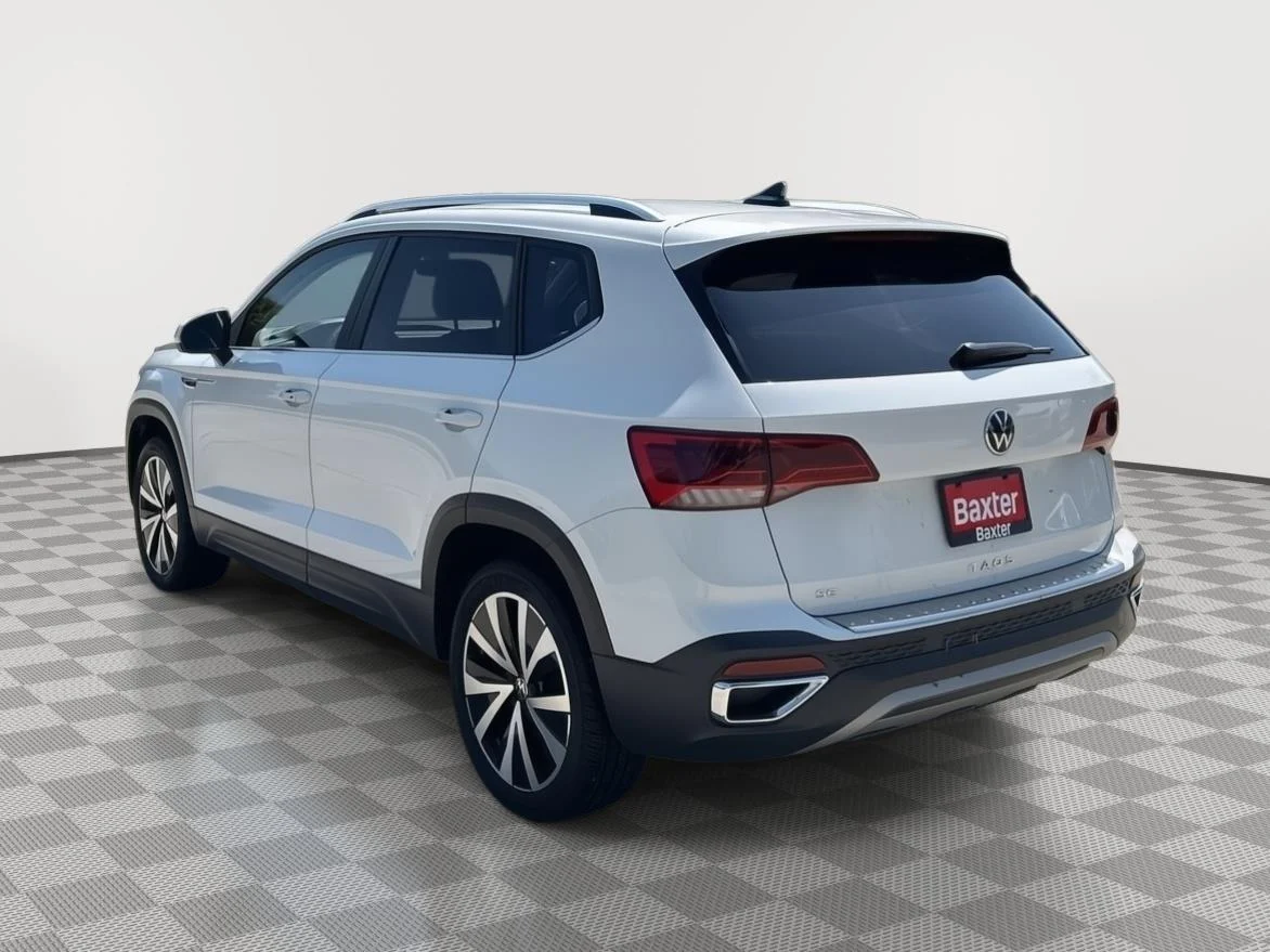 Used 2023 White Volkswagen SE image 7