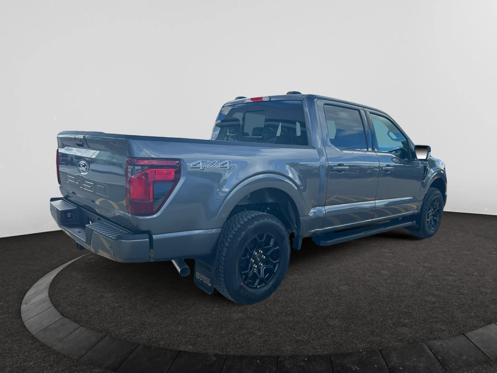 New 2026 Carbonized Grey Metallic Ford XLT image 5