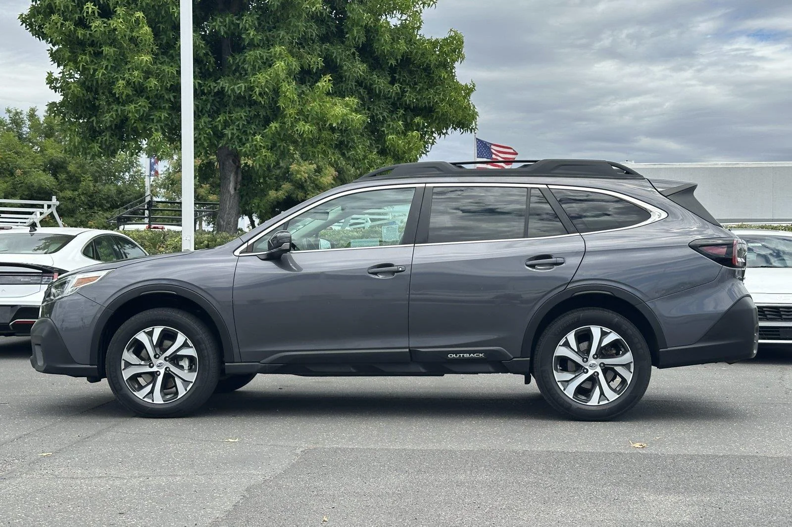 Used 2022 Magnetite Gray Metallic Subaru Limited image 7